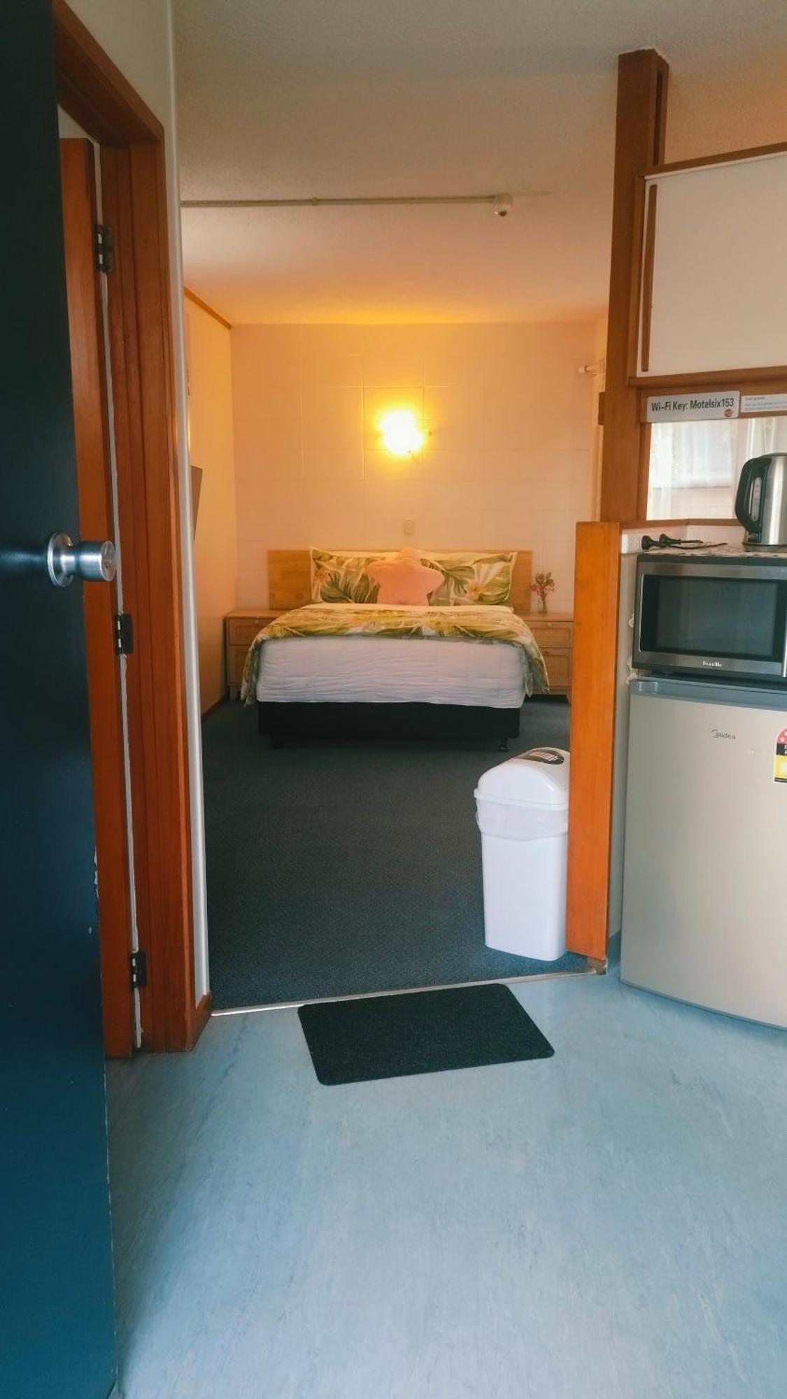 Six Motel 3*