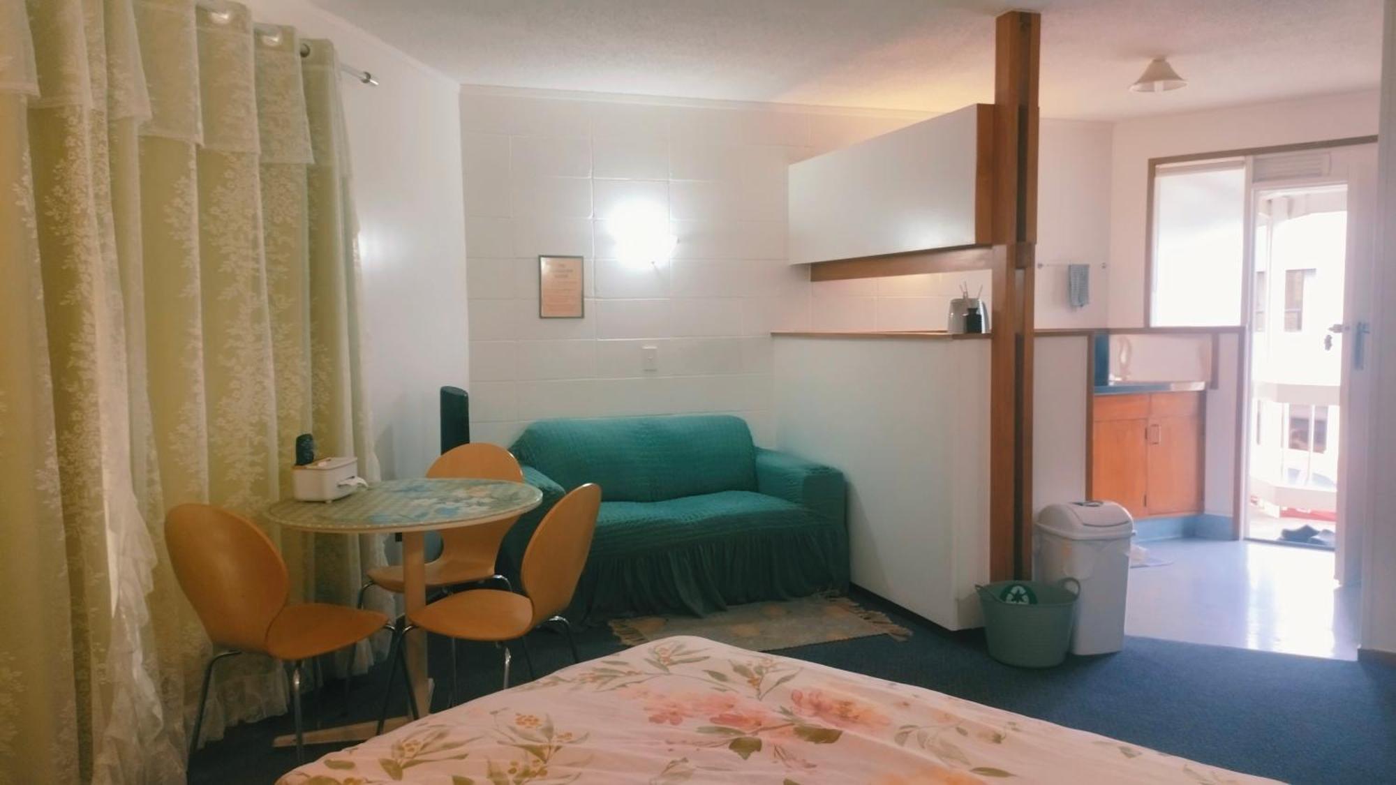 Motel Six 3*